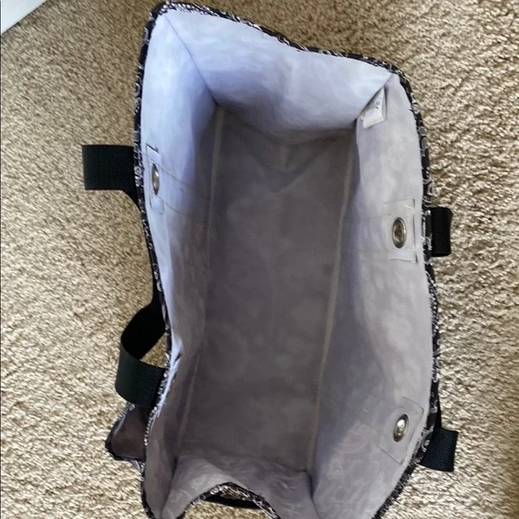 Thirty-one Floral Carry All Tote Black and White Bag - Picture 5 of 6